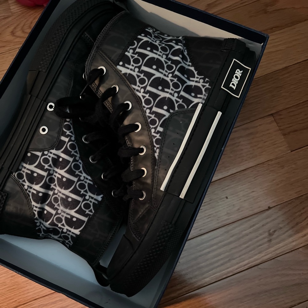 Dior B23s